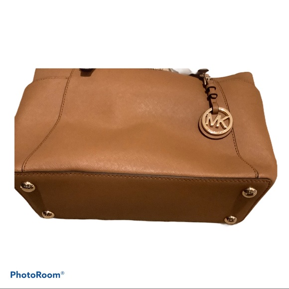 Michael Kors NWT Jet Set Leather Tote - Picture 2 of 6